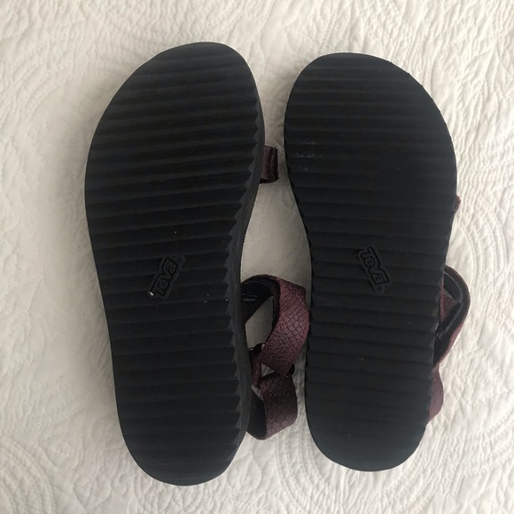Teva Platform Sandal. Size 10 - Picture 5 of 5